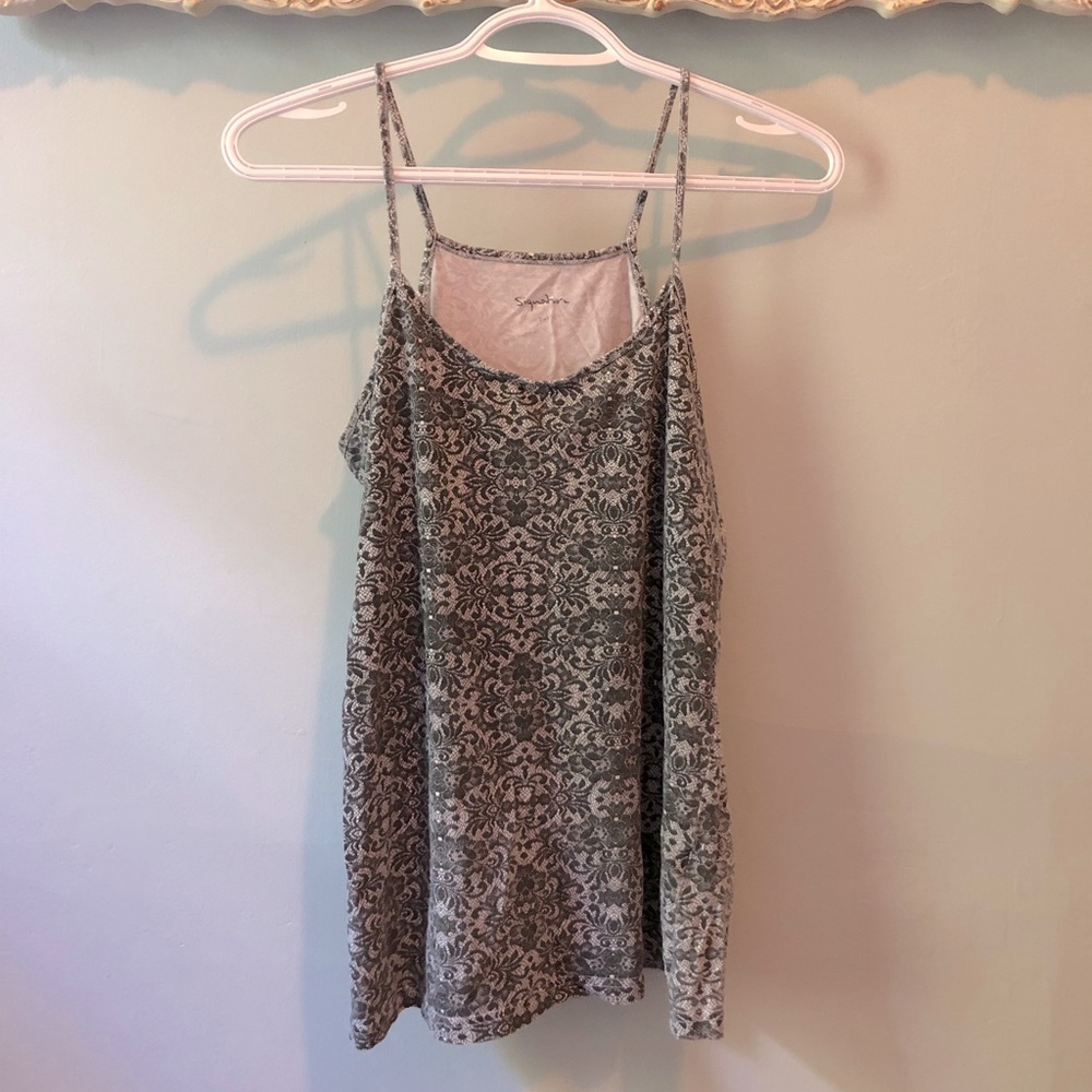 Lacy style patterned tank top.
